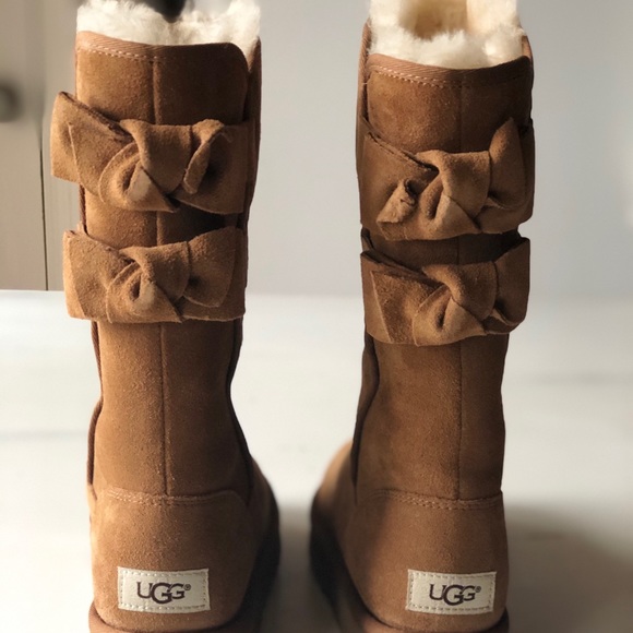 allegra bow ii ugg